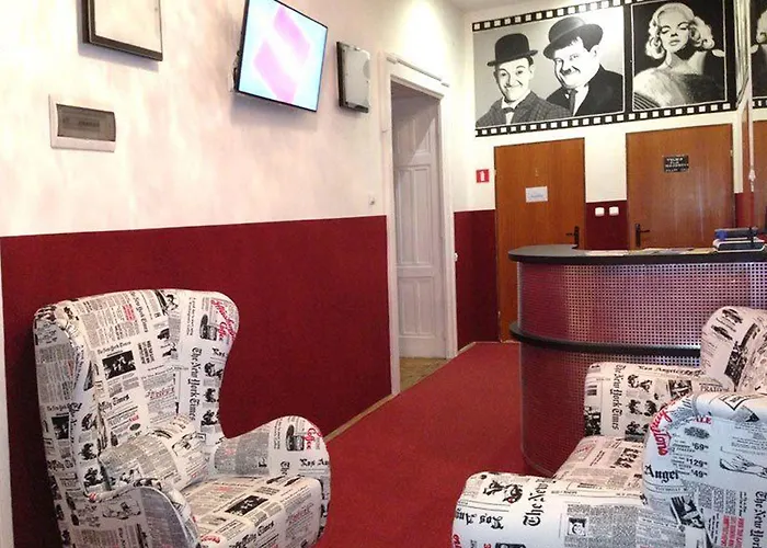 بيت شباب B Movie