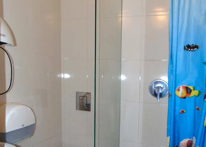 B Movie بيت شباب *