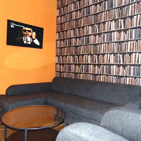 B Movie Hostal
