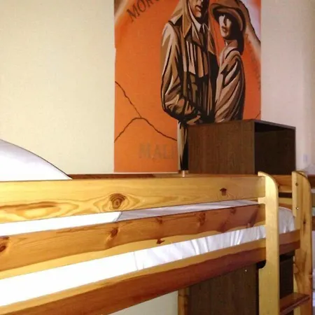 B Movie Hostal