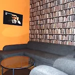 B Movie Hostal