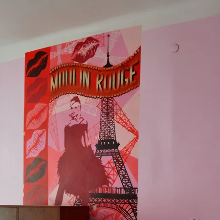 B Movie Хостел