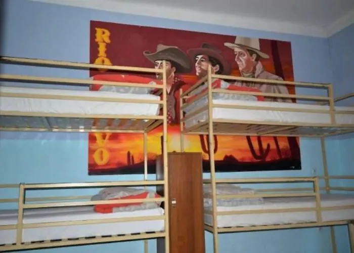 B Movie Hostal Cracovia